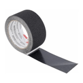 Fita Antiderrapante Preta 50Mmx5M Safety Walk | Rolo de fita  sendo utilizado