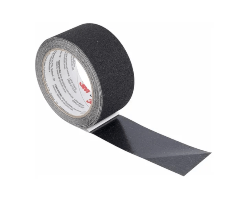 Fita Antiderrapante Preta 50Mmx5M Safety Walk | Rolo de fita  sendo utilizado