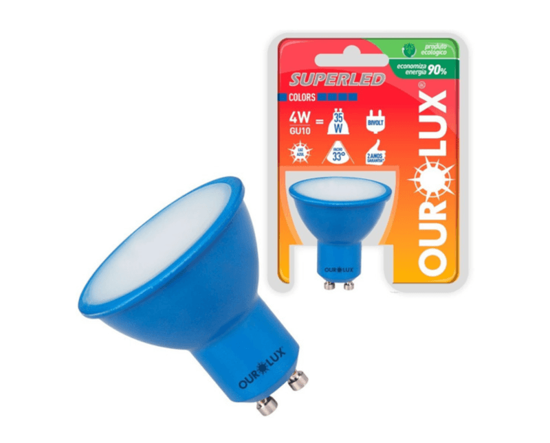 Lâmpada LED MR16 GU10 Azul Bivolt 4W 33G Superled Colors Ourolux a imagem apresenta o produto virado para a esquerda e dentro de sua embalagem ao fundo