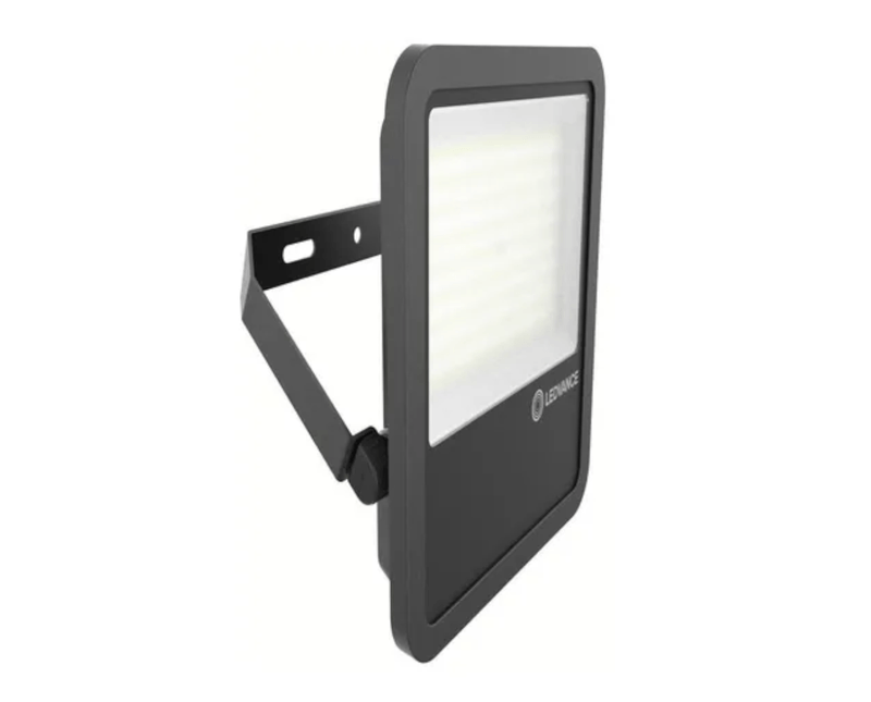 Refletor de LED Preto Ip66 80W Bivolt 5000K | Diagonal esquerda do produto em posição vertical com apoio à mostra