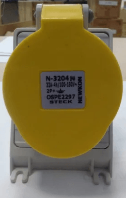 Tomada Acoplado Fêmea 3 Polos + Neutro + Terra 32A 440V Vermelho