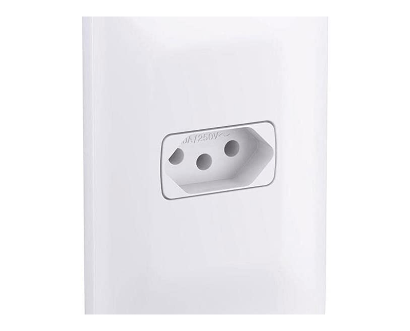 Tomada Predial 1 Módulo Bco 2 Polos Terra 20 A 250 V c/ Placa - Detalhe Lado Esquerdo