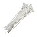Abraçadeira PA66 32x142mm 926006 Cemar | Dimensional - Conjunto de abraçadeira na vertical inclinado para a direita
