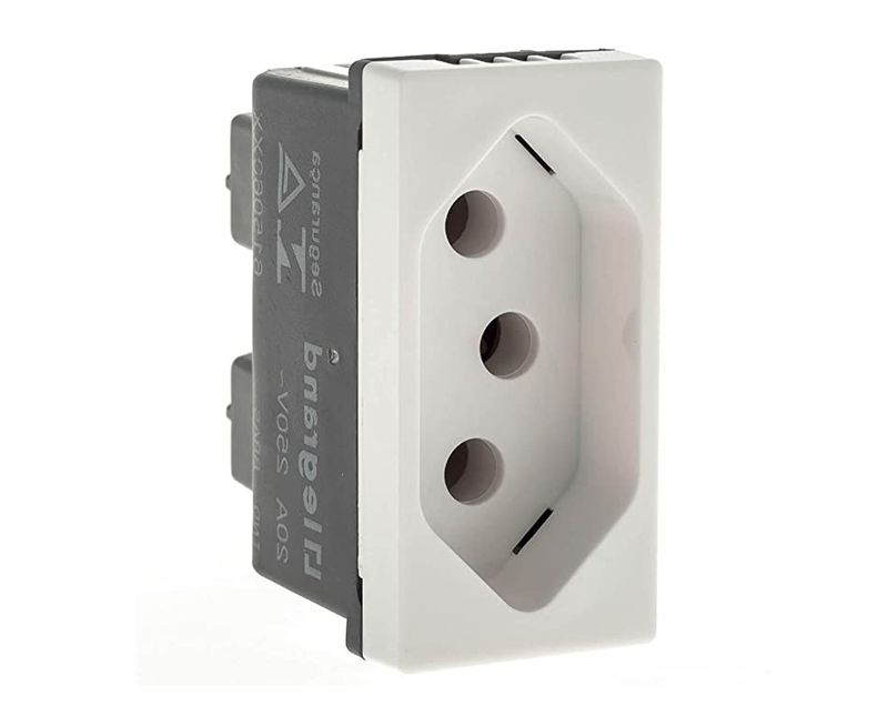 Módulo Tomada Predial 1 Módulo Branca 2 Polos+Terra 20A 250V | Diagonal Direita