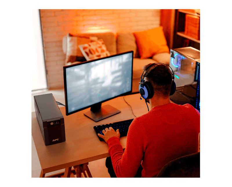 nobreak-apc-bvx700i-br-monofasico-4-tomadas-back-ups-foto-ambientada-3